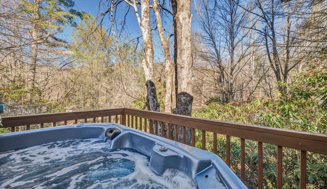Grandfather’s Gem – Cabin w/Brand NEW Hot Tub!