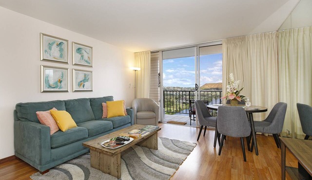 Great for Families! Partial Ocean/Canal/Diamond Head Views! Pool, Wi-Fi, Prkg