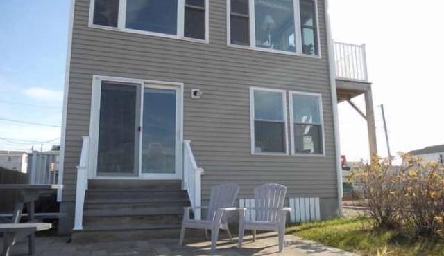 Great sunsets, very clean, WIFI ONLY , 100yds. to the beach