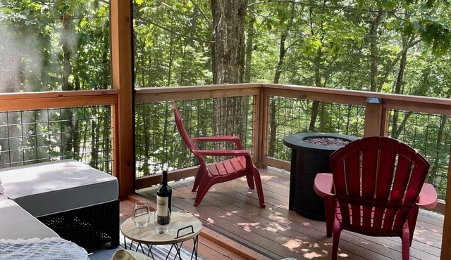 Grizzly Inn, a cozy, pet friendly Beech Mountain cabin