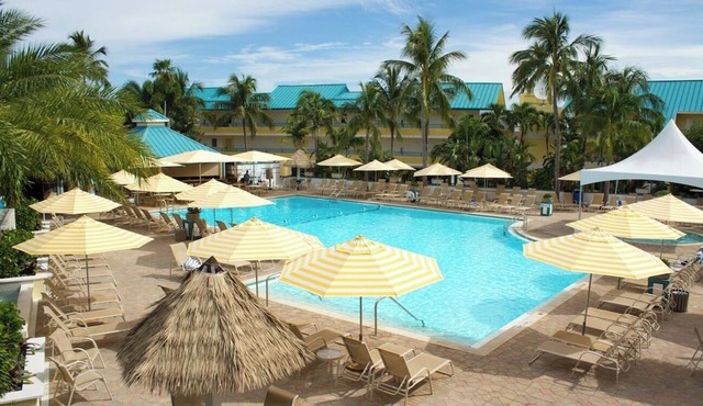 Gulf View Suite w/Balcony | Pool & Beach Access | Free Parking