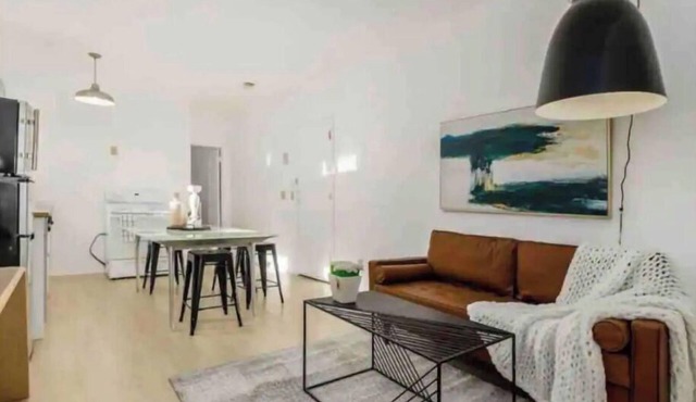 H Boutique 2 bedroom walk directly into to nightlife. Next to Convention center
