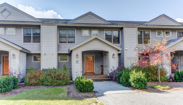 H4 Bretton Woods condo-AC, Hot Tub, near skiing & Mt Wash Hotel, ski slopes views, dog friendly!
