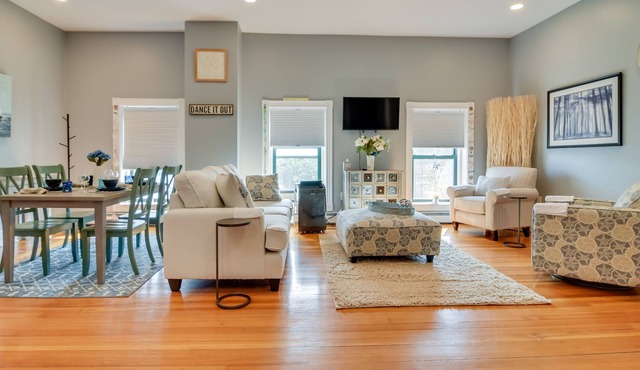 Hallowell Gem: Steps From Granite City Park & Dtwn