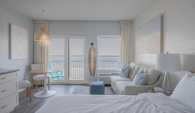 Hampton Tides | Ocean Views | Top Floor Balcony
