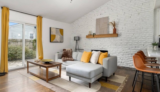 Happily Ever Astor - 3BD, 2BA, Modern Ranch