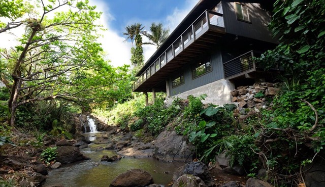 Hawaii's best waterfall retention in Honolulu