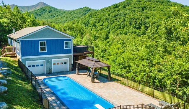 Heated Private Saltwater Pool; Hot Tub; 15 min AVL; 10 min Blue Ridge Parkway