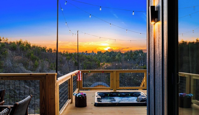 Hidden Speakeasy | Hot Tub/Sauna Views | Kids Adventures