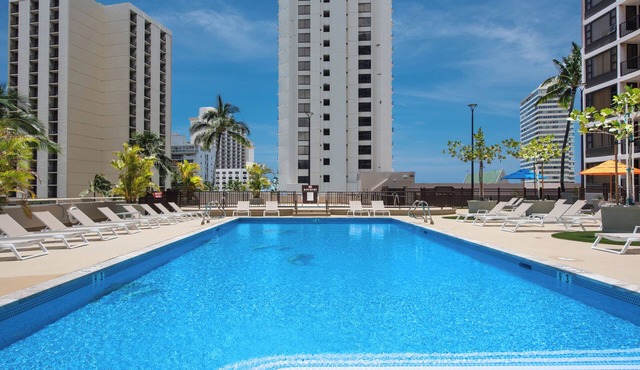 High Floor Mountain View with King or Queen Bed and Parking
