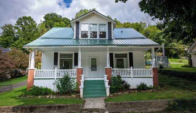 Historic 1931 Gambill House - "Coolest Corner of the State"