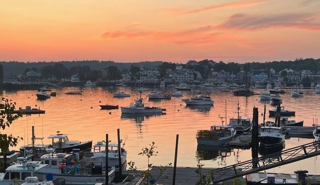 Historic 3-Bedroom Colonial Home Minutes to The Harbor