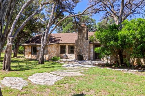 Historic 5BR - Lakefront Cabins with Dock - Fire Pit