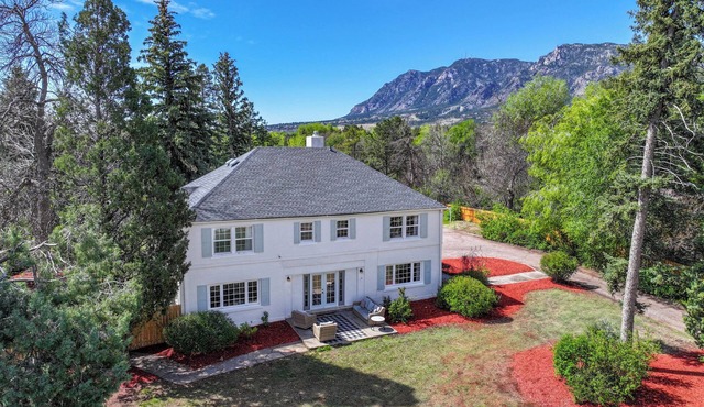 Historic Broadmoor Estate 5000 Sqft, Private Acer, Near Broadmoor Resort