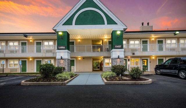 HomeTowne Studios By Red Roof Cincinnati - Sharonville