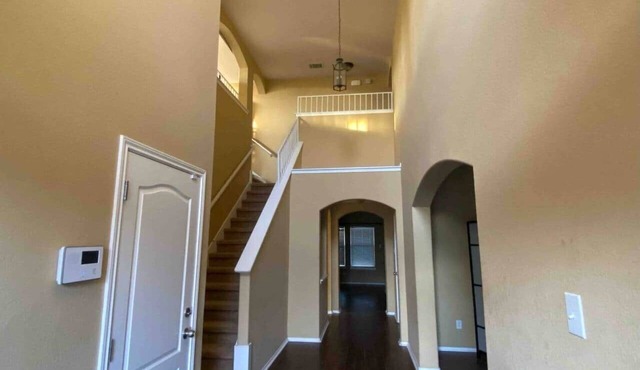 Host Fav- Upscale Home 6 Beds + Sleeper Great Area