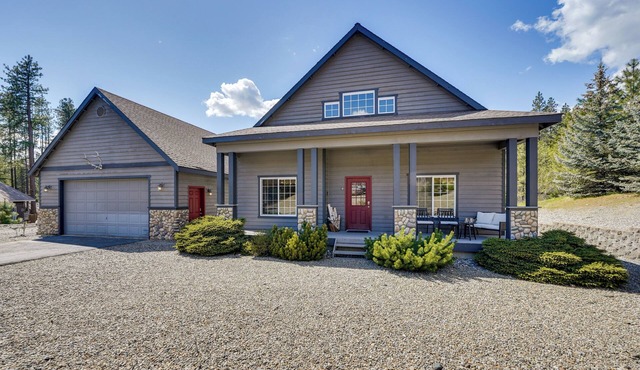 Hot Tub & Fire Pit! Pet-Friendly Gem 2 Mi to Lake
