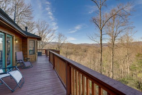 Hot Tub & Game Room: Powderhorn Mountain Cabin