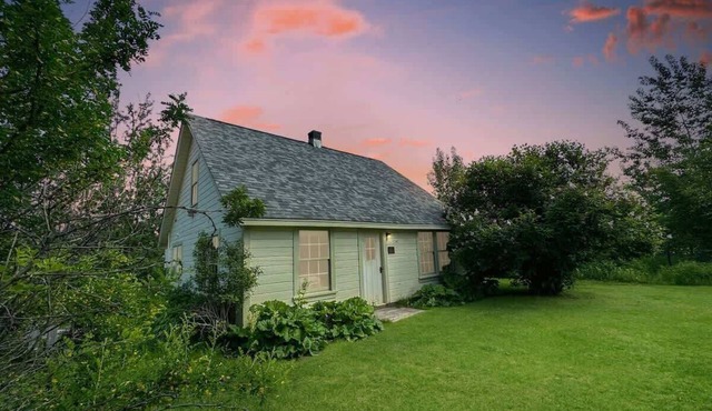 Hot Tub w/Mt Views, Full Kitchen, Laundry