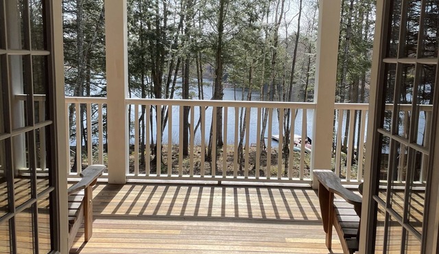 Idyllic Post & Beam Cottage On Quiet Fresh Water Lake