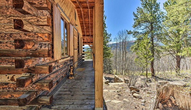 Idyllic Twin Lakes Escape w/Views of the Lakes