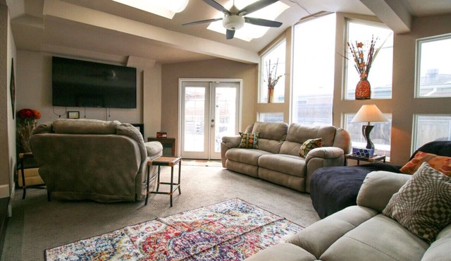 Incredible 3800 sf Home - Sleeps 16!