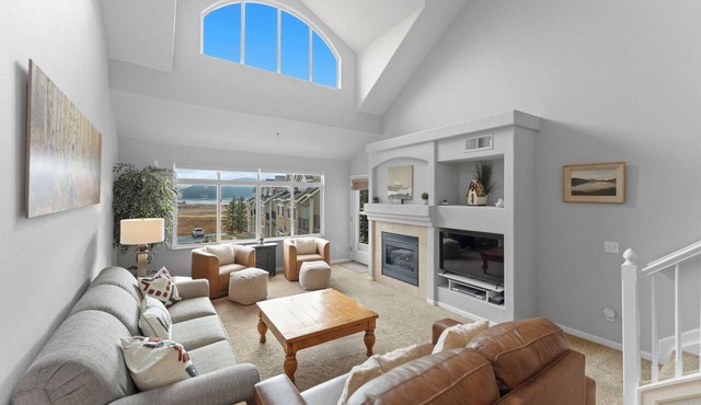 Incredible Lake Views, On Lake & Recpath, Skiing Nearby, Balcony by Summit County Mountain Retreats