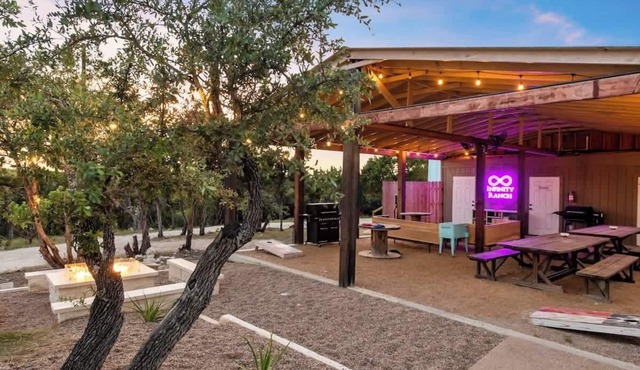 Infinity Ranch–Resort Oasis for 16 Pool Pets Vibes