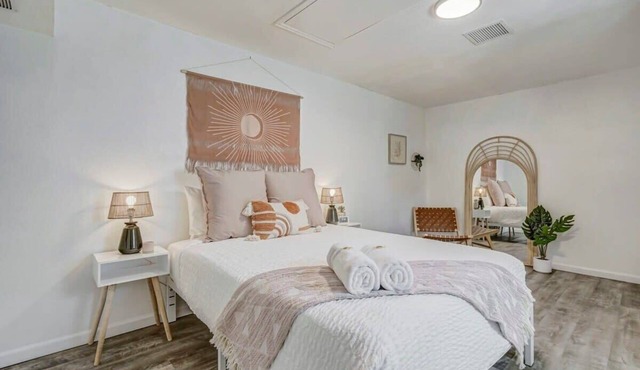 Institute Bliss! Newly Remodeled Family Home!