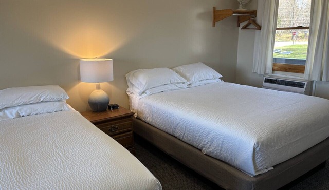 Juniper Motel*Double Queen*RM 14*Waterfront*Pet Friendly*Dock