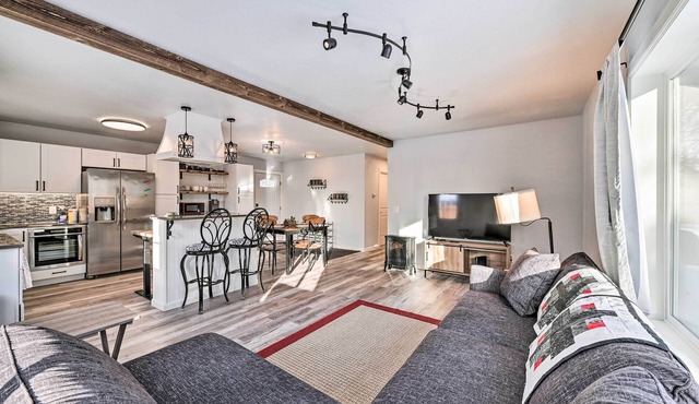Kenai Home w/Fireplace < 10 Mi to Big Eddy!