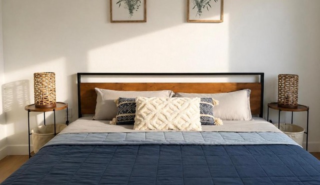 King Bed Spacious Apartment Gym Rooftop Free Parking
