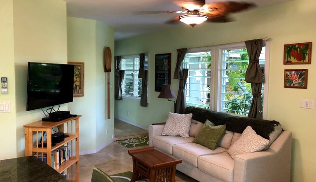 Koi Palms 1 bedroom Cottage - Great location! 5 Minute Walk to Kailua Beach!