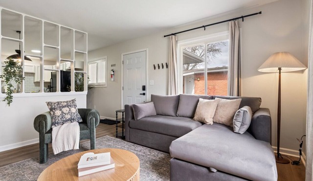 La Rosa Retreat- 2BR, 1 BA, Free Parking