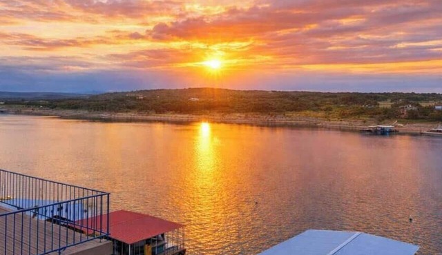 Lake Travis Family Escape w/Boat Slip + Pool