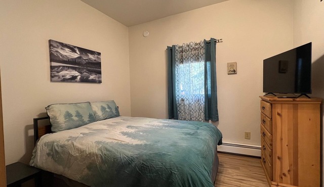 Lakefront Apartment-Private with Laundry