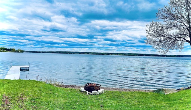 Lakefront Cottage on Long Lake with direct ITS access