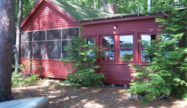 Lakefront Cottage with Gorgeous Views
