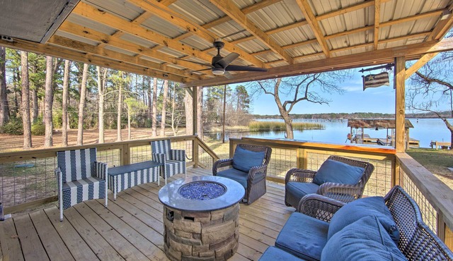 Lakefront Daingerfield Retreat w/Shared Dock!