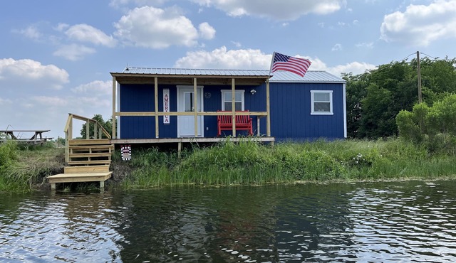 Lakefront Eagle Lodge