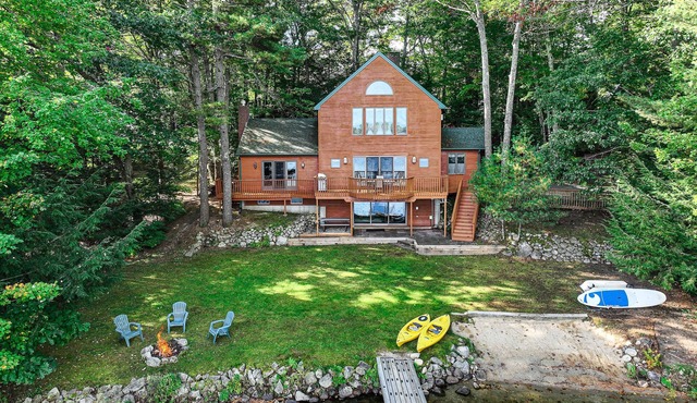 Lakefront home with amazing sunrise & sunset views, game tables & water toys