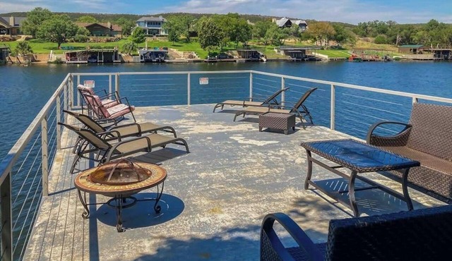 Lakefront Home With Wifi, Entertainment, Dock & Lake Views - Dogs OK