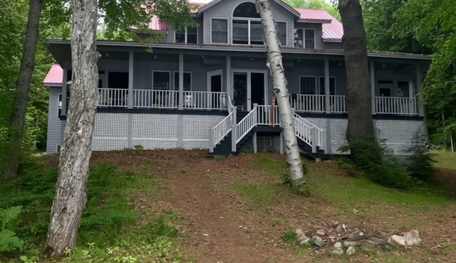 Lakeside 8-bedroom Retreat on Thompson Lake in Otisfield, Maine