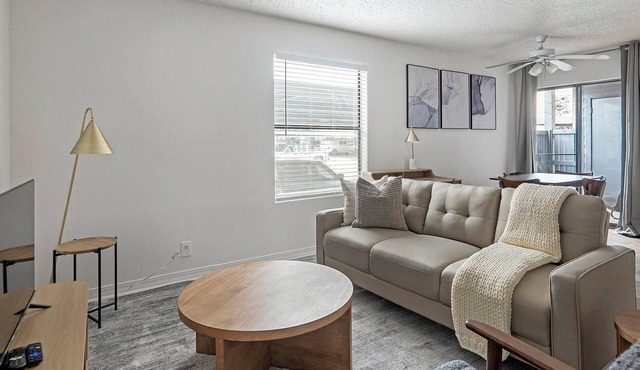 Landing | Beautiful 2BD, Pool, Gym