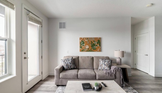 Landing | Chic 1BD, Gym