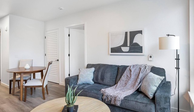Landing | Chic 1BD, Gym