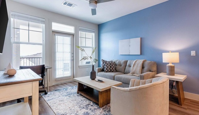 Landing | Chic 2BD, Gym, Pool