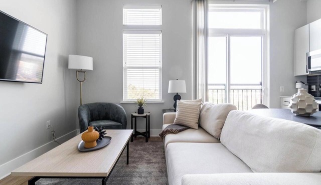 Landing | Chic Studio, Courtyard, Pool in Durham