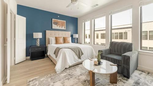 Landing Chic Studio Gym Pool