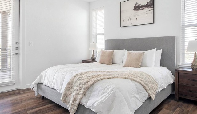 Landing | Incredible 2BD, Clubhouse, Pool